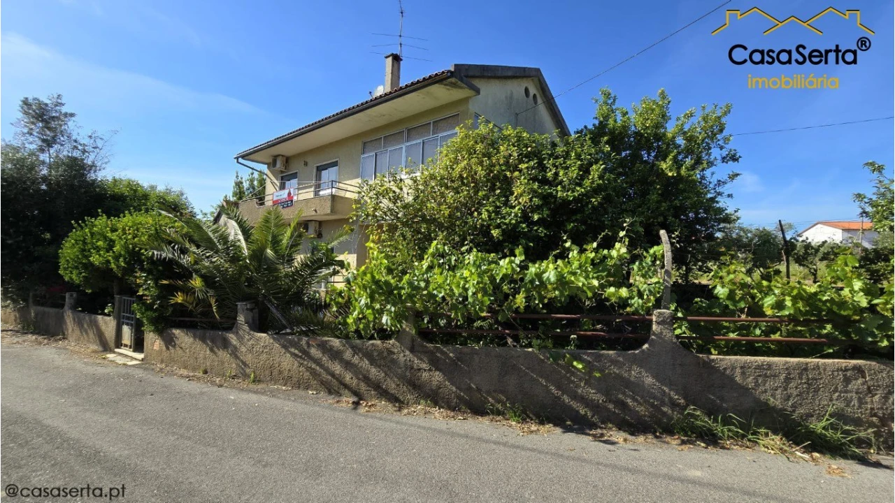 Moradia T4 para Venda em Cabeçudo Foto 1