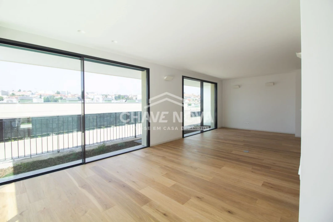 Apartamento T2 para Venda em Arcozelo Foto 9