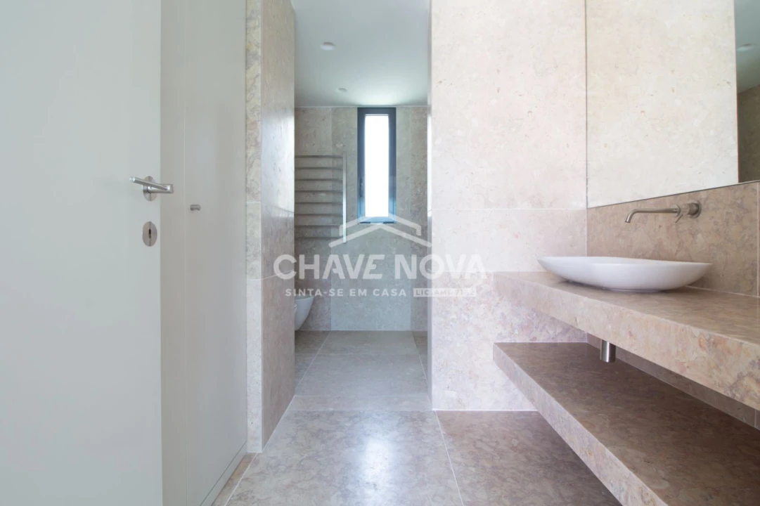 Apartamento T2 para Venda em Arcozelo Foto 12