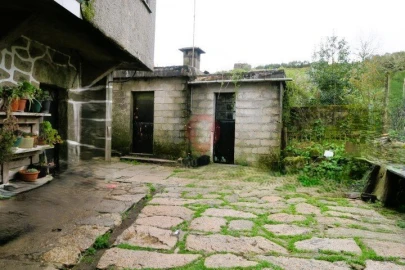 Moradia T4 para Venda em Castro Laboreiro e Lamas de Mouro