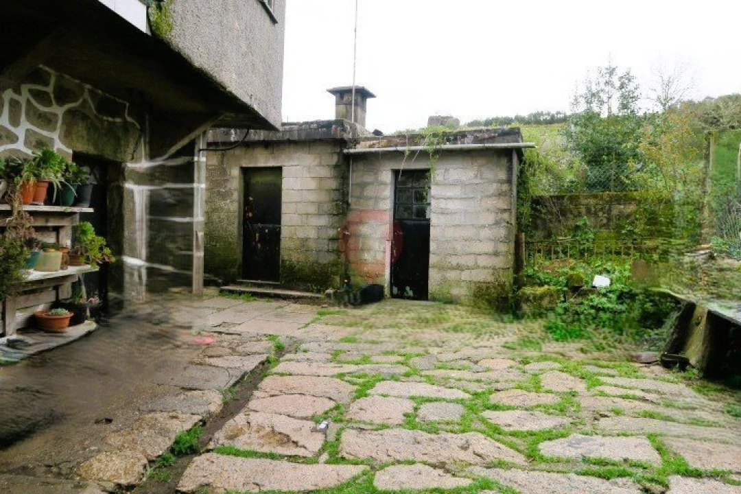 Moradia T4 para Venda em Castro Laboreiro e Lamas de Mouro Foto 2