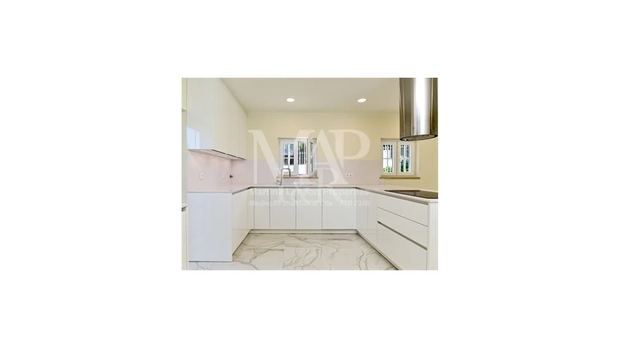 Moradia T7 para Venda em Santa Maria e São Miguel, São Martinho, São Pedro Penaferrim Foto 4