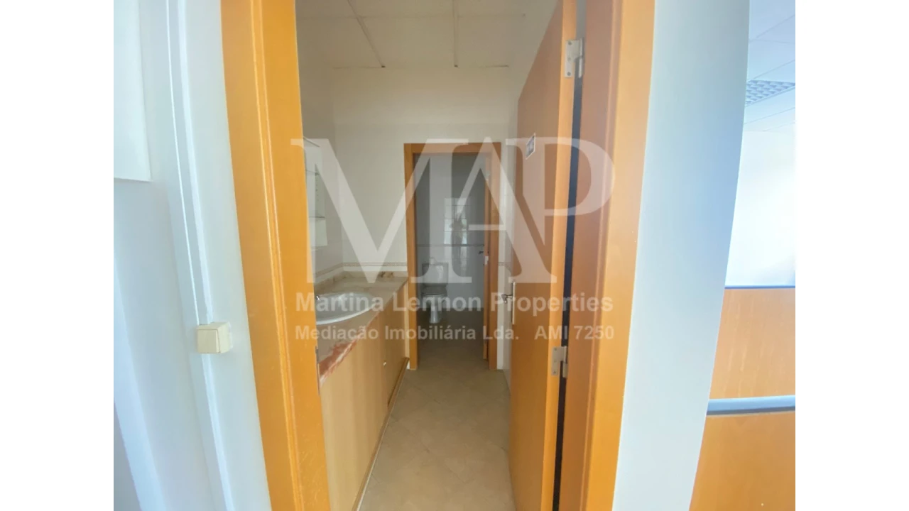 Armazém para Arrendamento em Santa Maria e São Miguel, São Martinho, São Pedro Penaferrim Foto 12