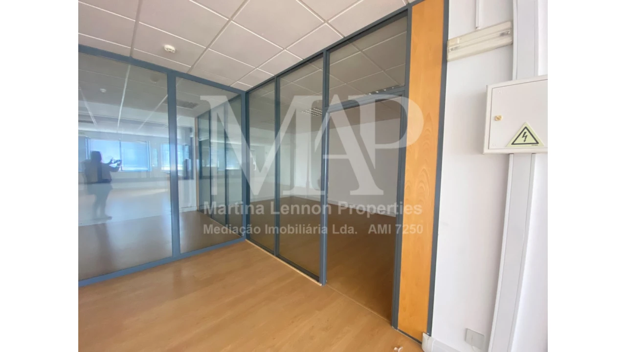 Armazém para Arrendamento em Santa Maria e São Miguel, São Martinho, São Pedro Penaferrim Foto 9