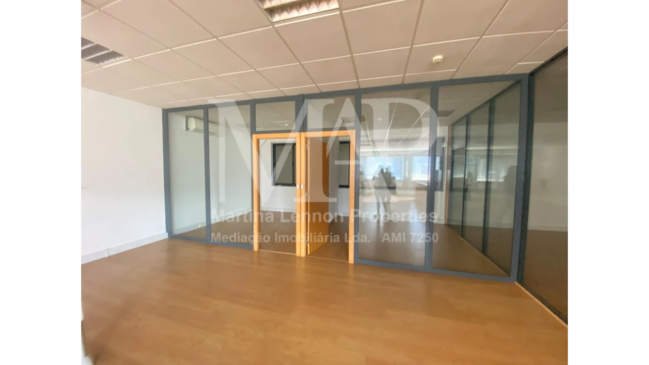 Armazém para Arrendamento em Santa Maria e São Miguel, São Martinho, São Pedro Penaferrim Foto 10