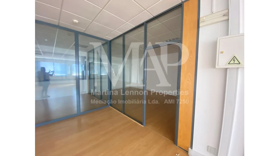 Armazém para Arrendamento em Santa Maria e São Miguel, São Martinho, São Pedro Penaferrim Foto 9