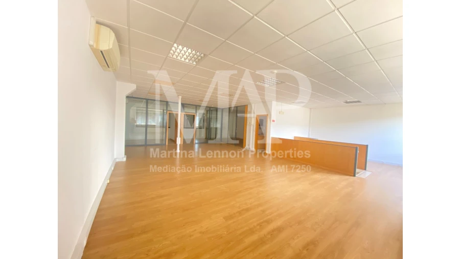 Armazém para Arrendamento em Santa Maria e São Miguel, São Martinho, São Pedro Penaferrim Foto 7