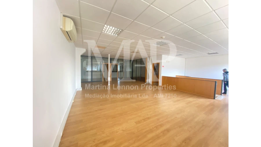 Armazém para Arrendamento em Santa Maria e São Miguel, São Martinho, São Pedro Penaferrim Foto 11