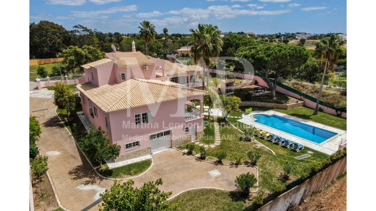 Moradia T4 para Venda em Albufeira e Olhos de Água Foto 3