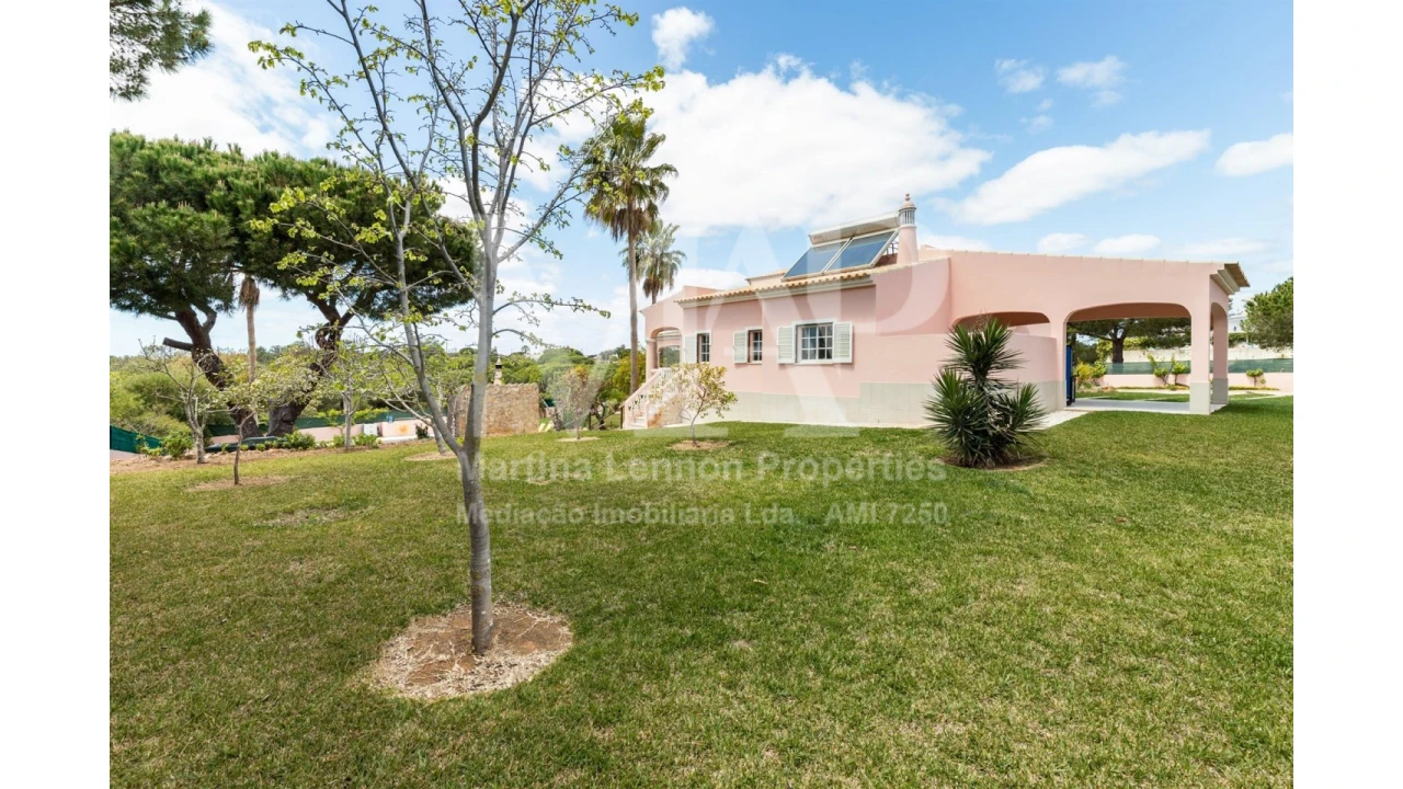 Moradia T4 para Venda em Albufeira e Olhos de Água Foto 10