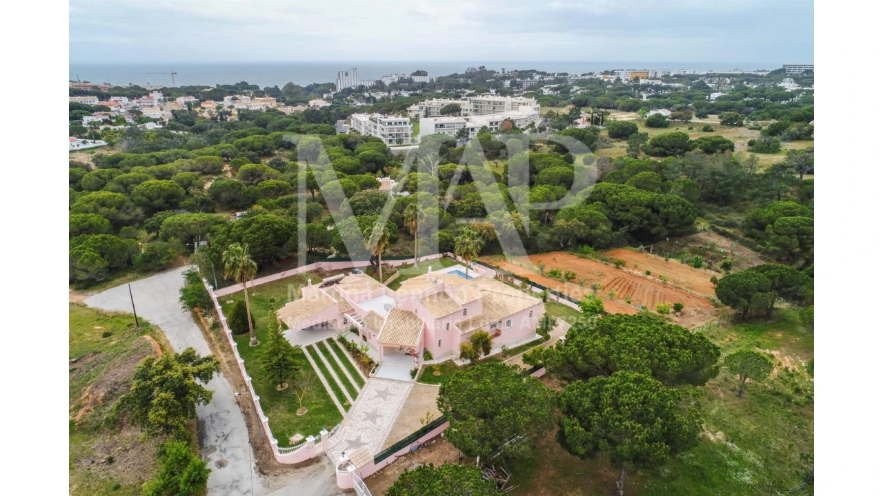 Moradia T4 para Venda em Albufeira e Olhos de Água Foto 25