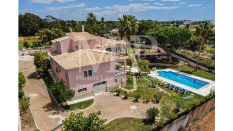 Moradia T4 para Venda em Albufeira e Olhos de Água