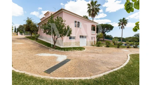 Moradia T4 para Venda em Albufeira e Olhos de Água