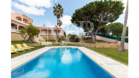Moradia T4 para Venda em Albufeira e Olhos de Água