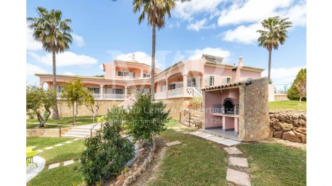 Moradia T4 para Venda em Albufeira e Olhos de Água