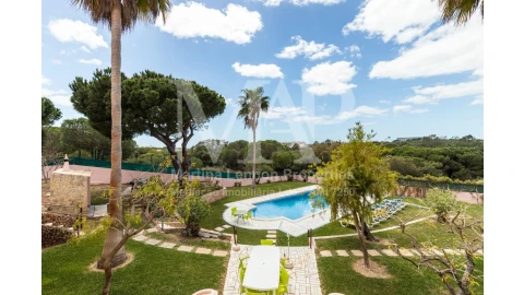Moradia T4 para Venda em Albufeira e Olhos de Água