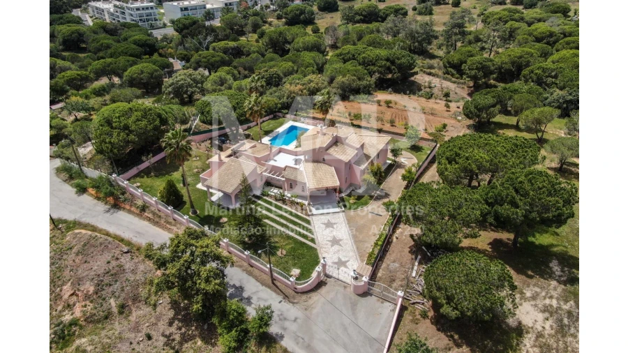 Moradia T4 para Venda em Albufeira e Olhos de Água Foto 2