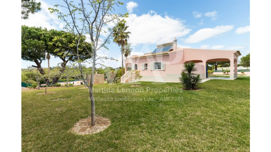 Moradia T4 para Venda em Albufeira e Olhos de Água Foto 10