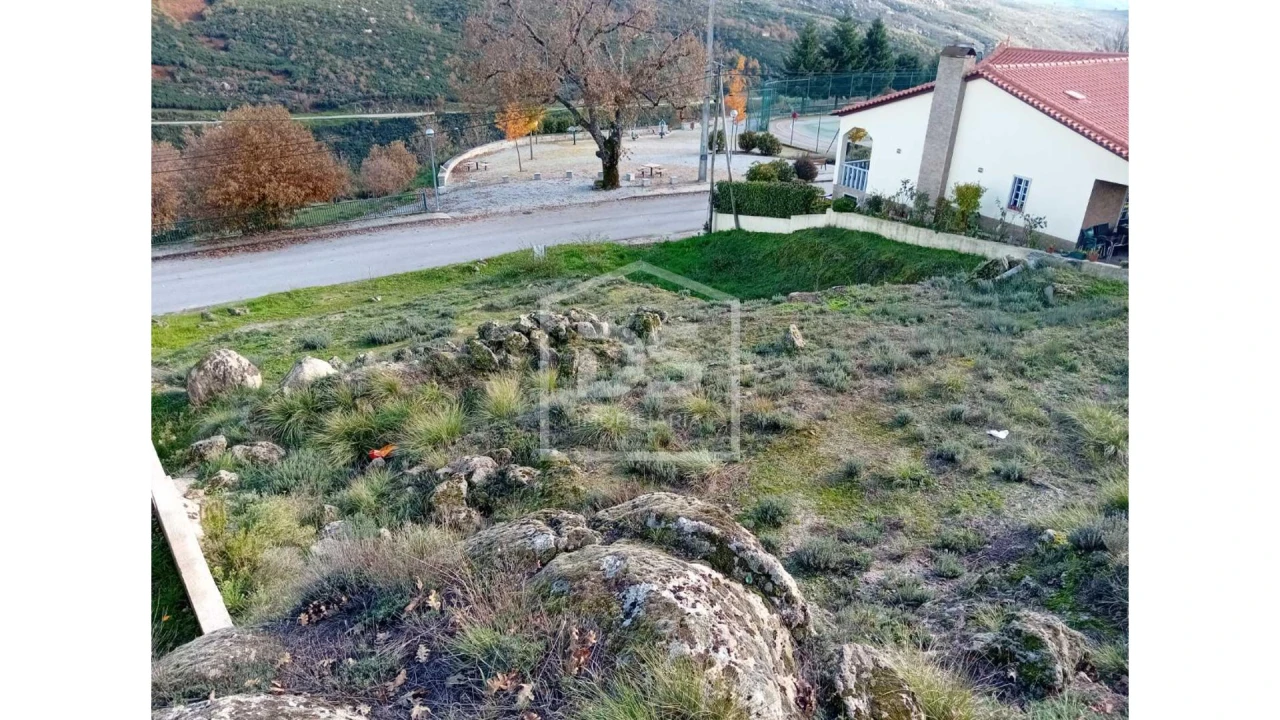 Terreno para Venda em Aldeia do Bispo Foto 2