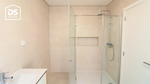 Apartamento T3 para Venda em Currelos, Papízios e Sobral