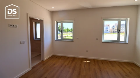 Apartamento T3 para Venda em Currelos, Papízios e Sobral