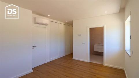 Apartamento T3 para Venda em Currelos, Papízios e Sobral