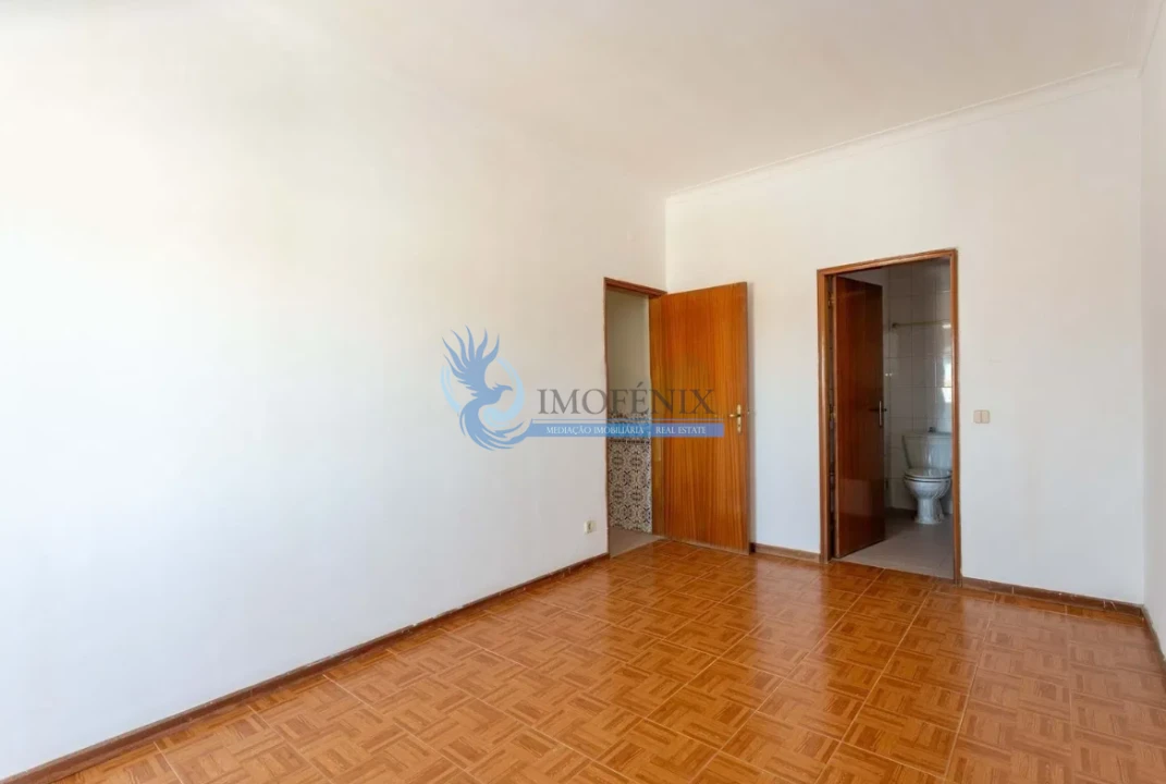 Apartamento T3 para Venda em Estômbar e Parchal Foto 5