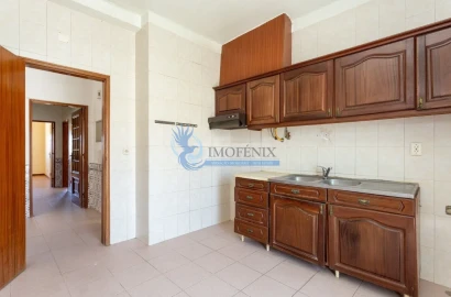 Apartamento T3 para Venda em Estômbar e Parchal