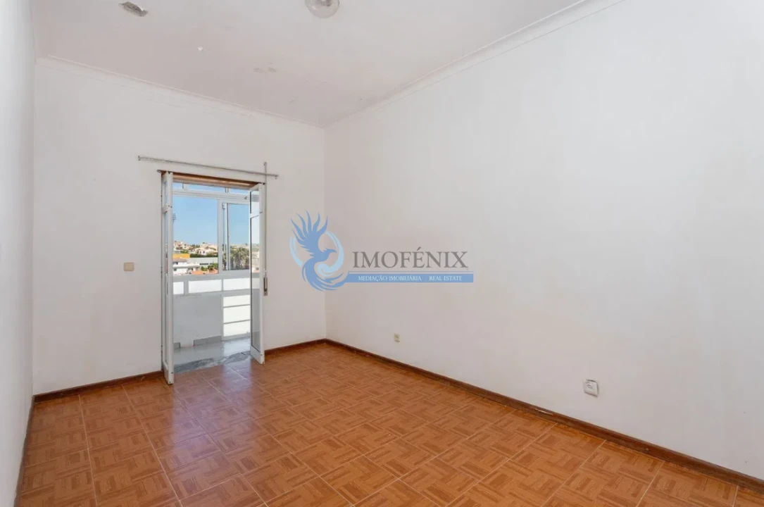 Apartamento T3 para Venda em Estômbar e Parchal Foto 6