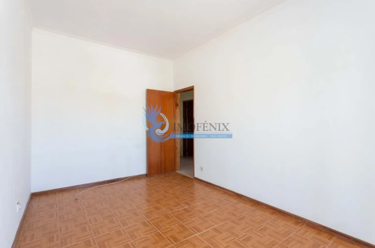 Apartamento T3 para Venda em Estômbar e Parchal Foto 9