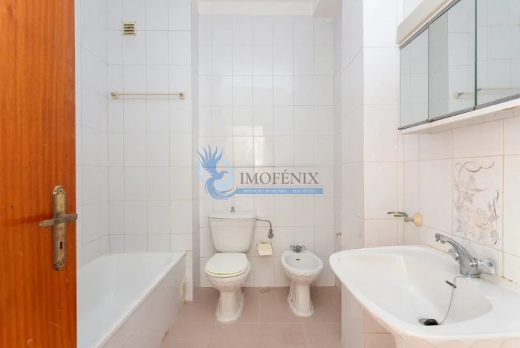 Apartamento T3 para Venda em Estômbar e Parchal Foto 14