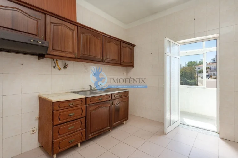 Apartamento T3 para Venda em Estômbar e Parchal Foto 4