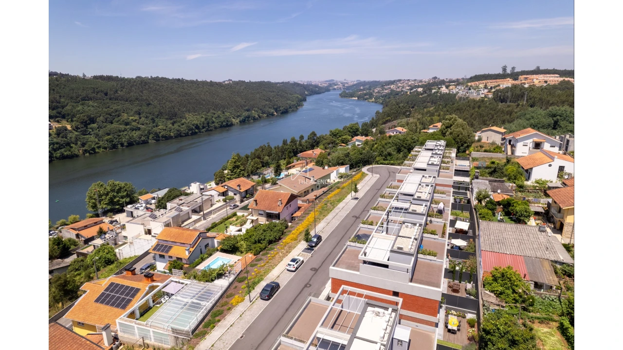 Moradia T3 para Venda em Foz do Sousa e Covelo Foto 1