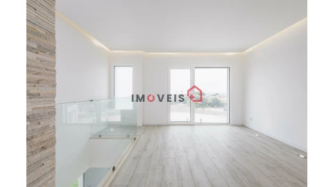Moradia T4 para Venda em Batalha