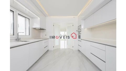 Moradia T4 para Venda em Batalha