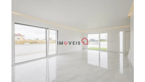 Moradia T4 para Venda em Batalha