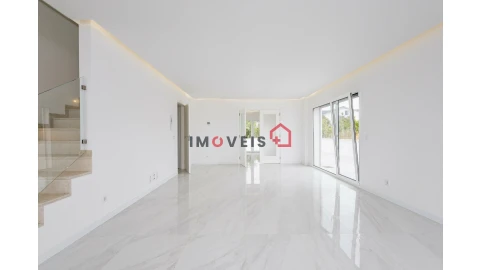 Moradia T4 para Venda em Batalha
