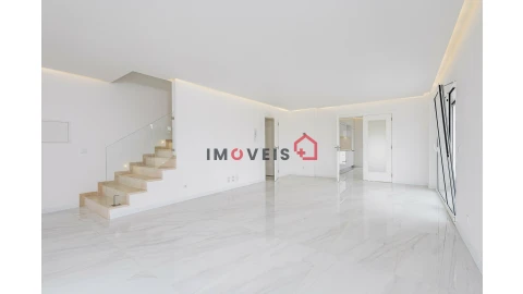 Moradia T4 para Venda em Batalha