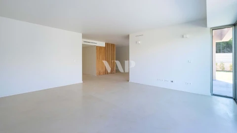 Moradia T4 para Venda em Quarteira