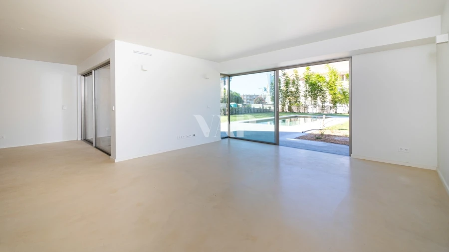 Moradia T4 para Venda em Quarteira Foto 3