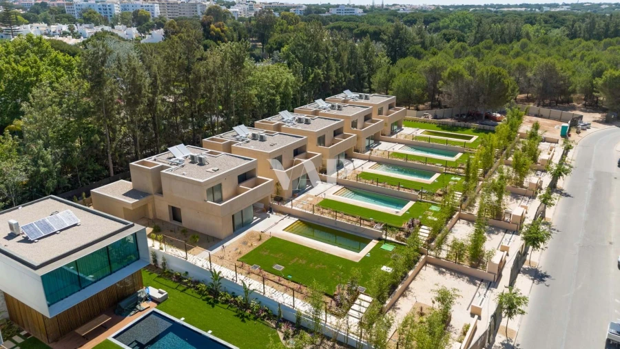 Moradia T4 para Venda em Quarteira Foto 33