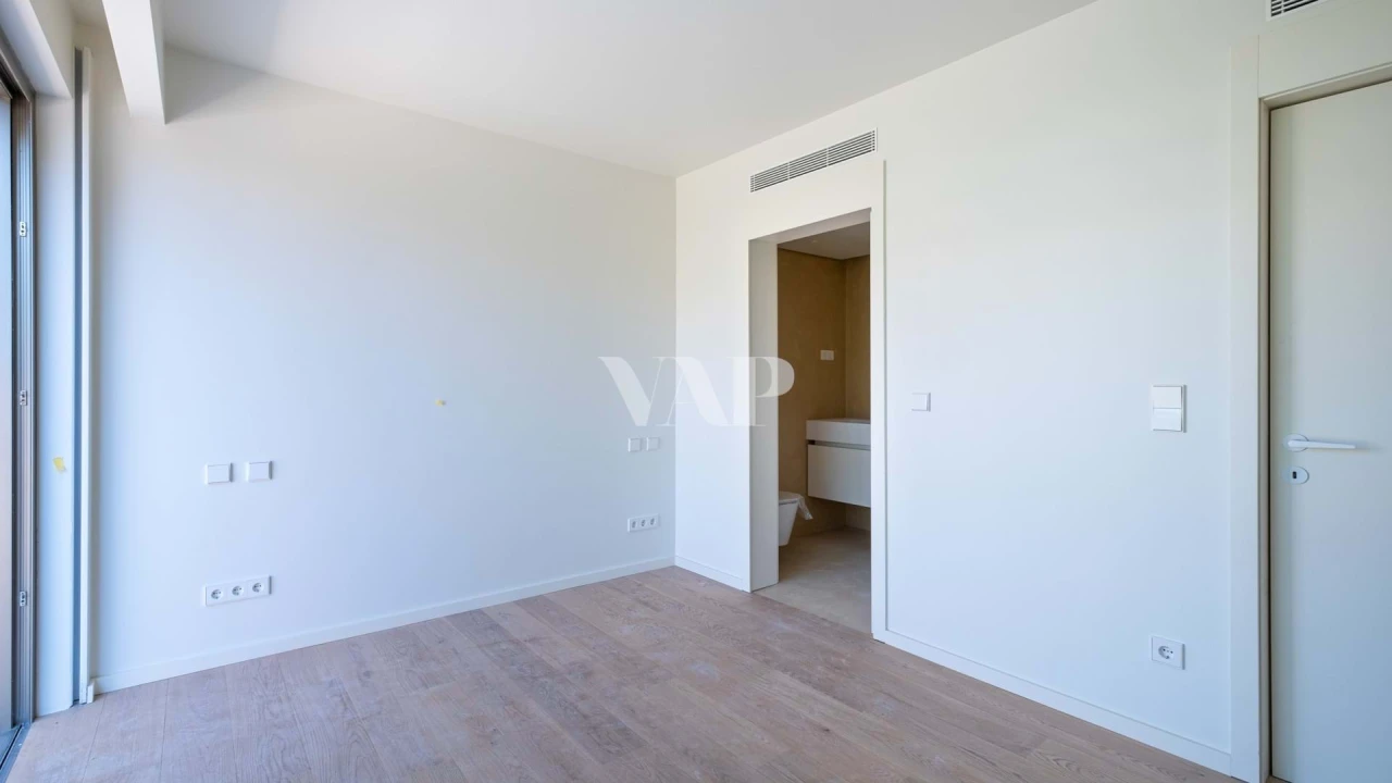 Moradia T4 para Venda em Quarteira Foto 18