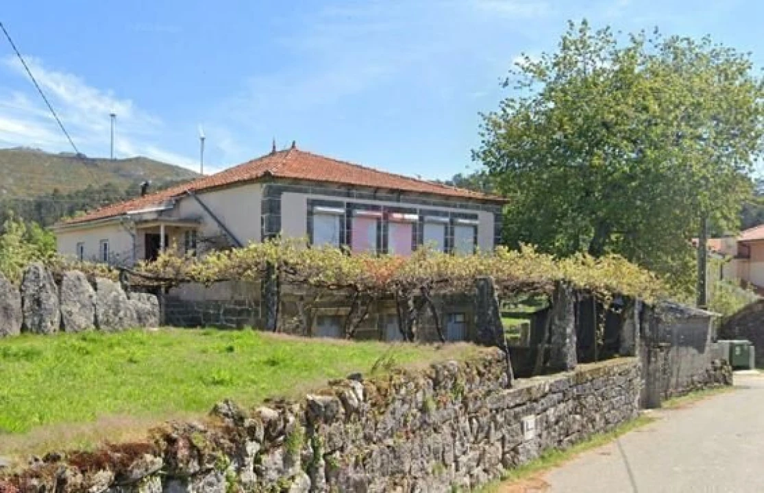 Moradia T3 para Venda em Anhões e Luzio Foto 1