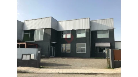 Armazém para Venda em Mazedo e Cortes