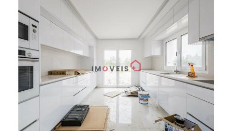 Moradia T4 para Venda em Batalha
