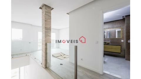 Moradia T4 para Venda em Batalha