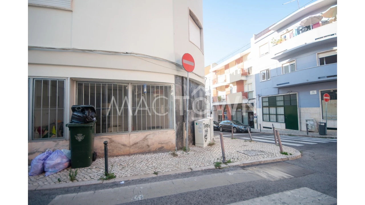 Loja para Venda em Campolide Foto 2