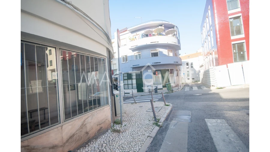 Loja para Venda em Campolide Foto 3