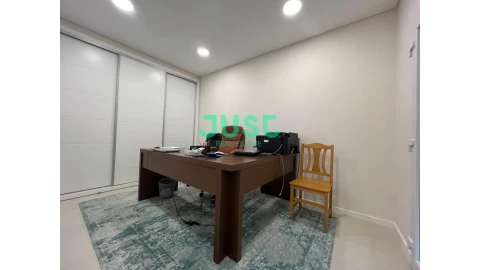 Moradia T5 para Venda em Charneca de Caparica e Sobreda