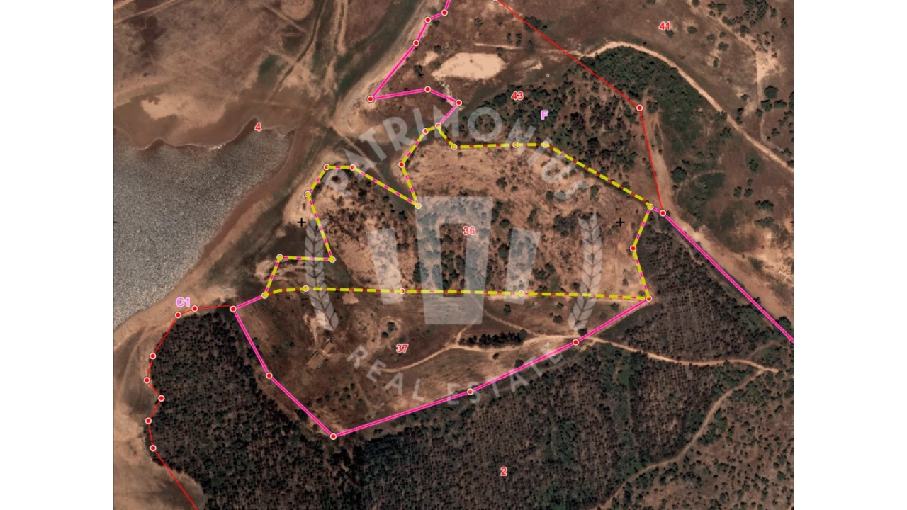 Terreno para Venda em São Domingos e Vale de Água Foto 11